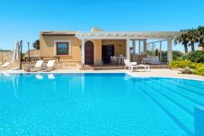 Villa a Custonaci - Villa con piscina al mare a Trapani,...