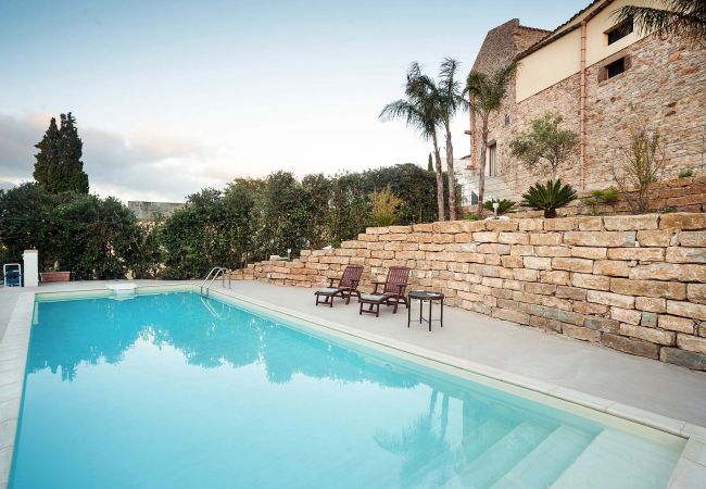 Casa a Buseto Palizzolo - Casa di charme in un baglio con piscina - Titi