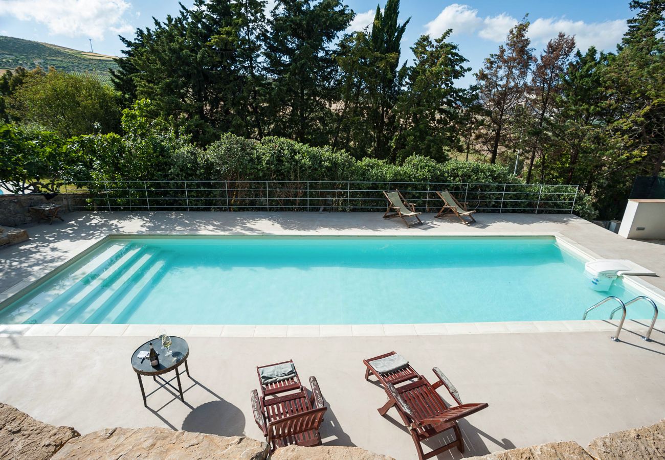 Casa a Buseto Palizzolo - Casa di charme in un baglio con piscina - Titi