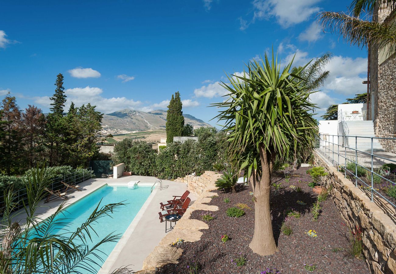 Casa a Buseto Palizzolo - Casa di charme in un baglio con piscina - Titi