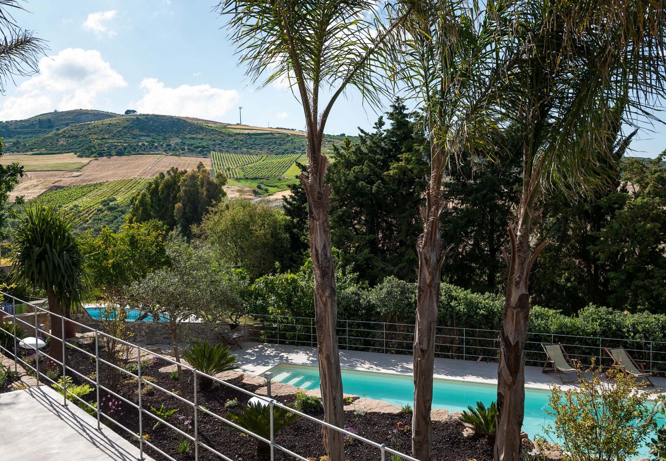 Casa a Buseto Palizzolo - Casa di charme in un baglio con piscina - Titi