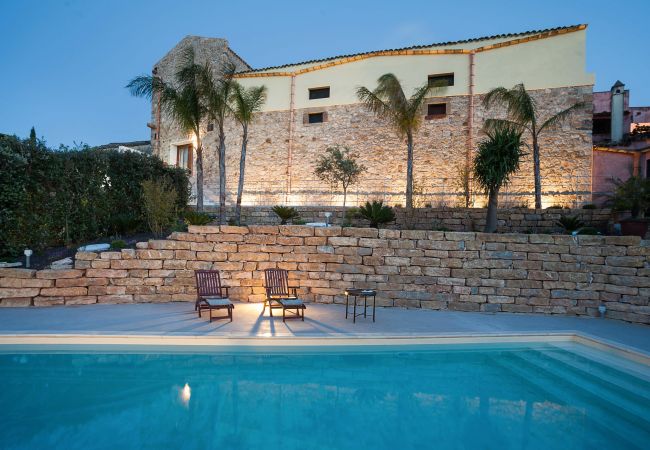 Casa a Buseto Palizzolo - Casa di charme con piscina in comune - Marietta Casa a Buseto Palizzolo - Casa di charme con piscina in comune - Marietta