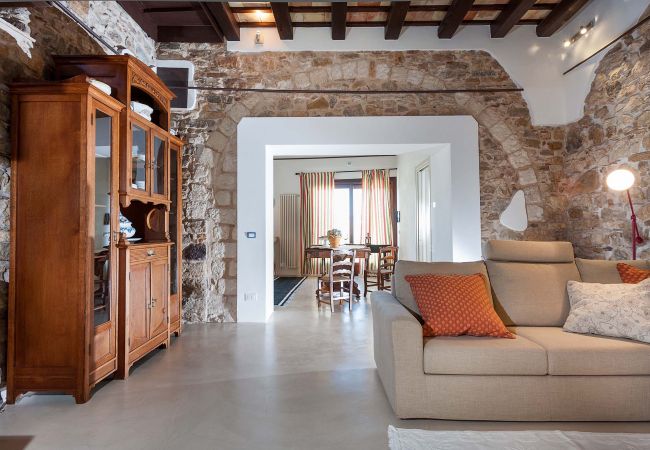 Casa a Buseto Palizzolo - Casa di charme con piscina in comune - Marietta Casa a Buseto Palizzolo - Casa di charme con piscina in comune - Marietta