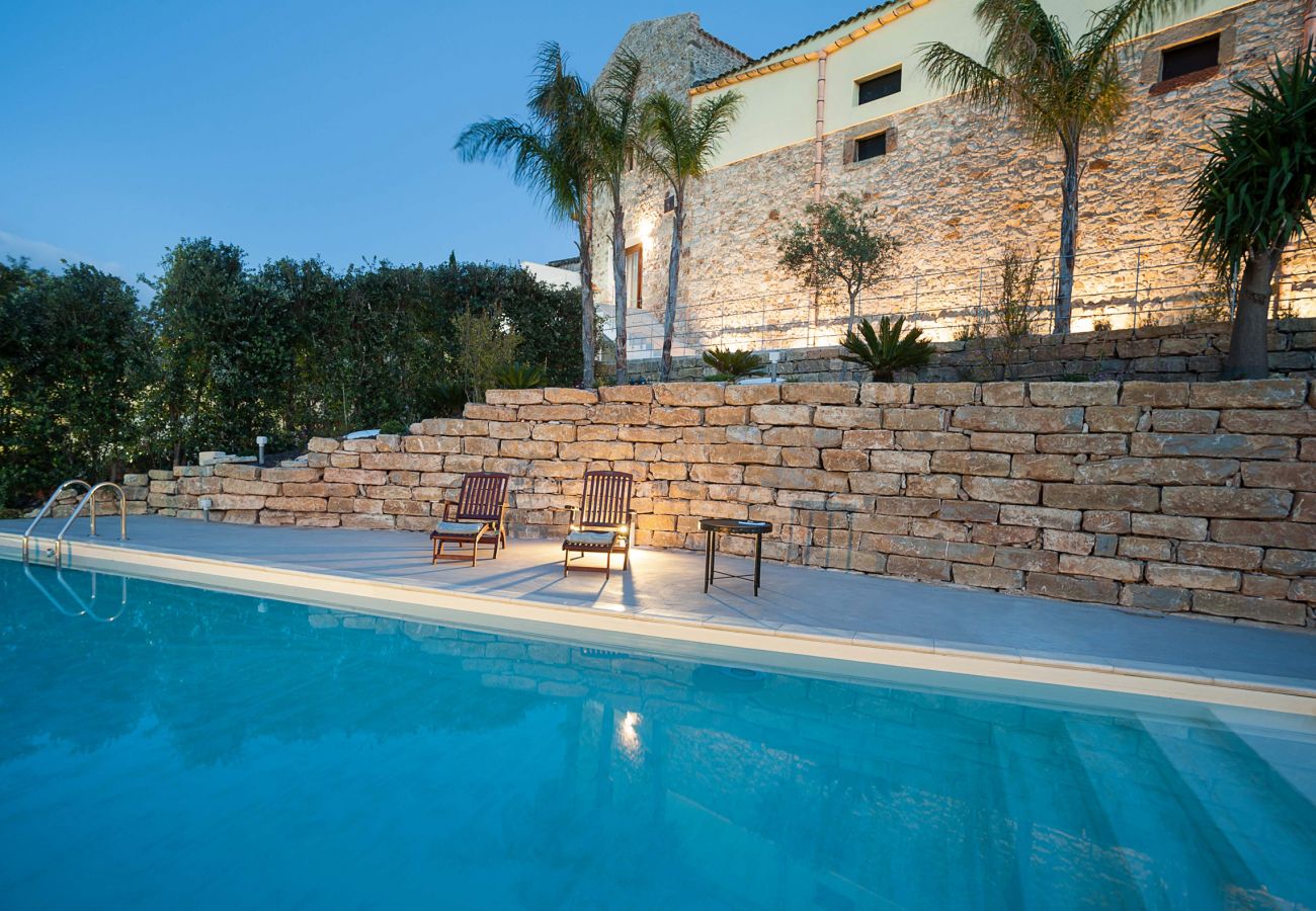 Casa a Buseto Palizzolo - Casa di charme con piscina in comune - Marietta
