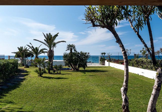 Casa a Scala di Torregrotta - Bella villa con accesso diretto alla spiaggia, vicino Milazzo, Sicilia