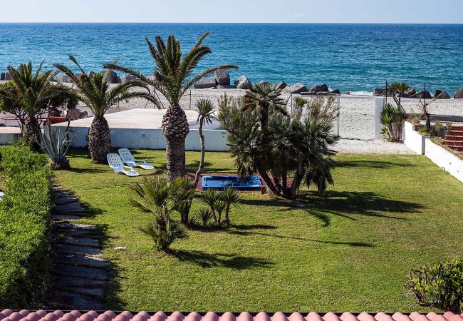 Casa a Scala di Torregrotta - Bella villa con accesso diretto alla spiaggia, vicino Milazzo, Sicilia