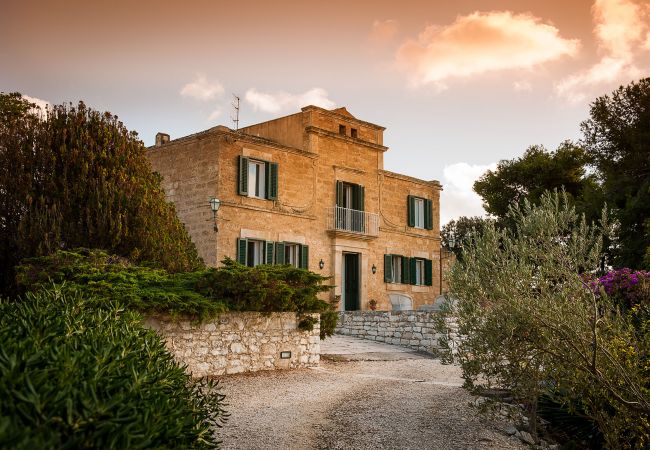 Villa a Paceco - Esclusiva villa con piscina vicino Trapani, Sicilia - 8 pax Villa a Paceco - Esclusiva villa con piscina vicino Trapani, Sicilia - 8 pax