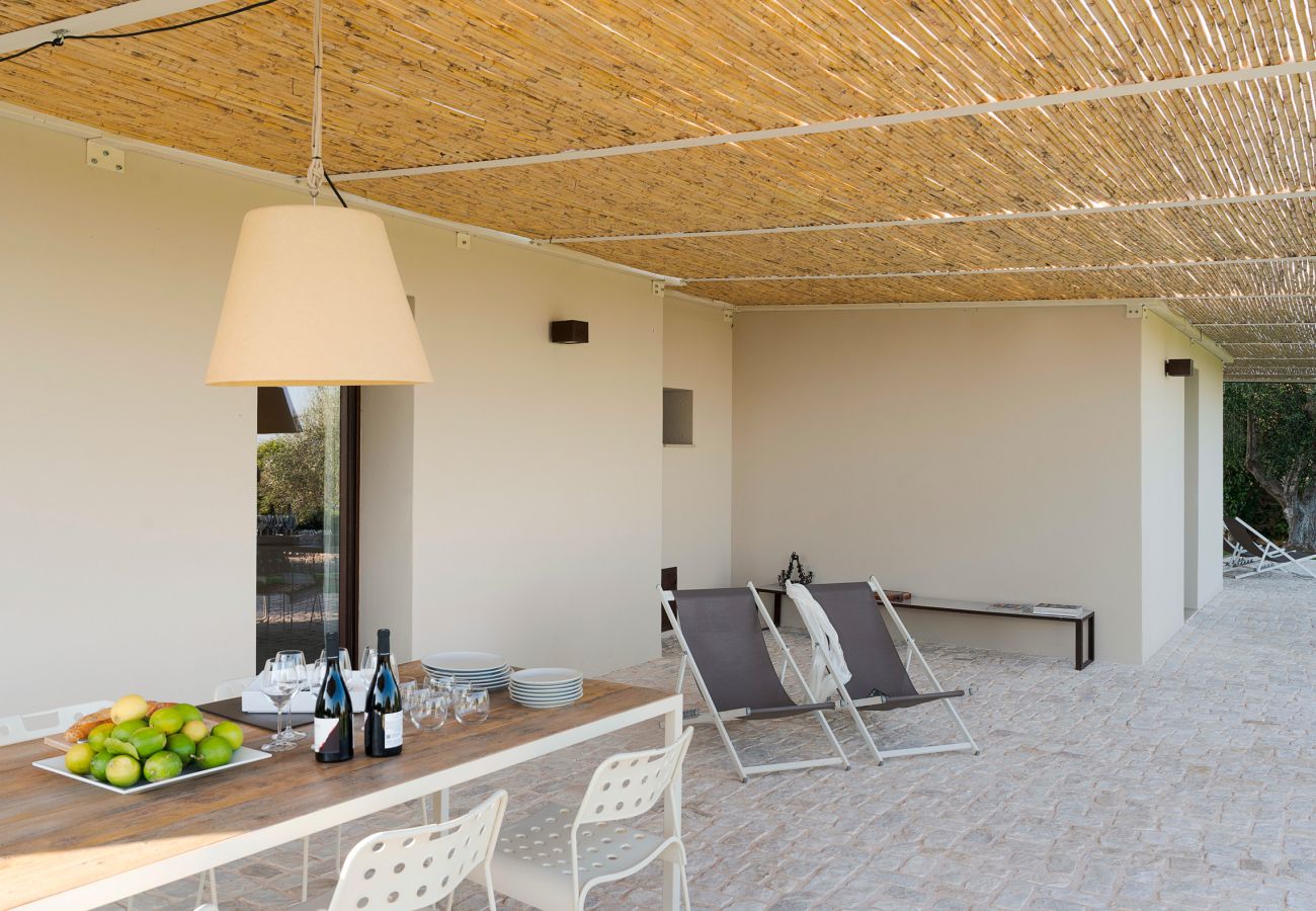 Villa a Scicli - Villa con terrazza e giardino privato. Piscina in comune. Scicli, Sicilia - Gelsi