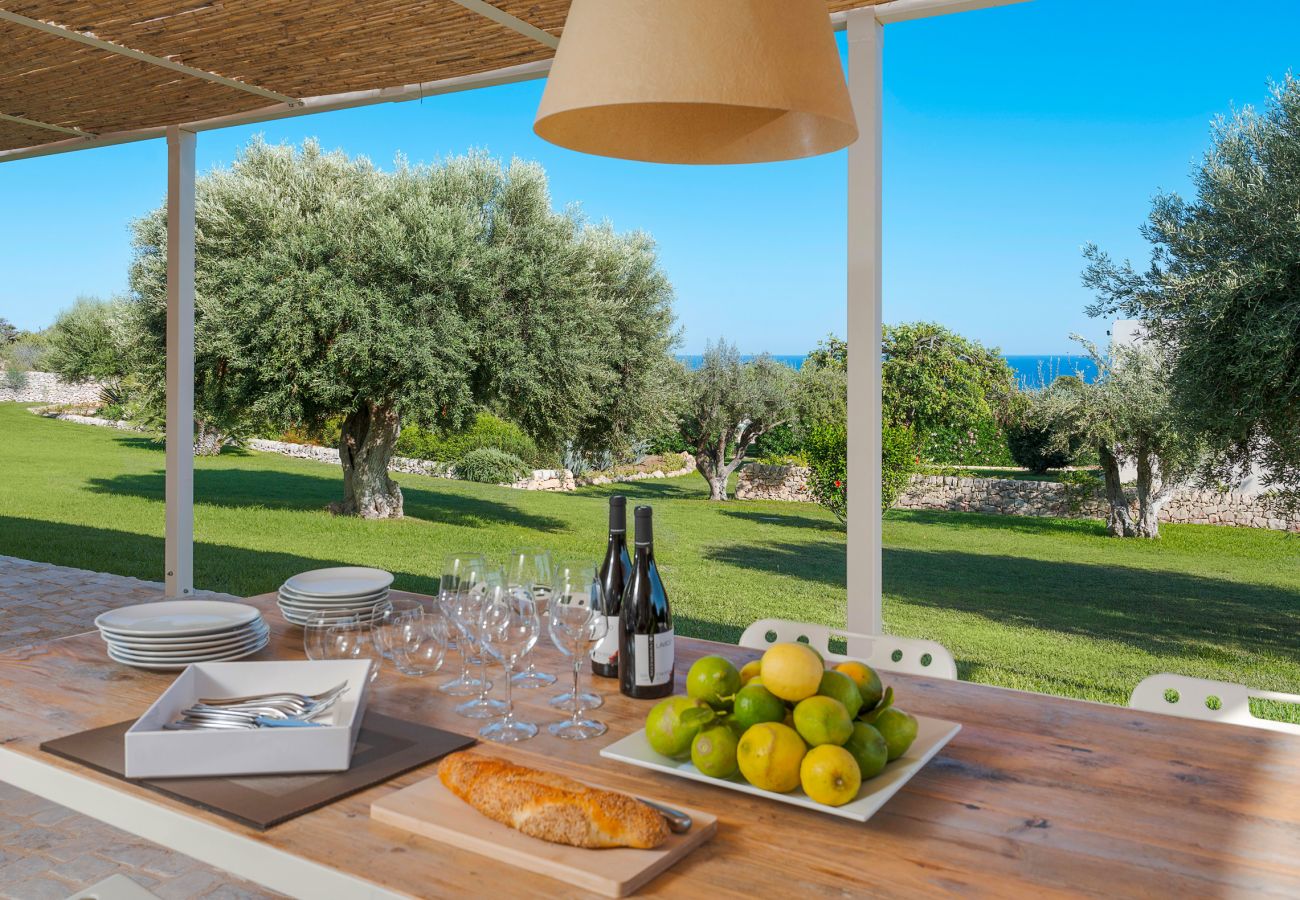 Villa a Scicli - Villa con terrazza e giardino privato. Piscina in comune. Scicli, Sicilia - Gelsi