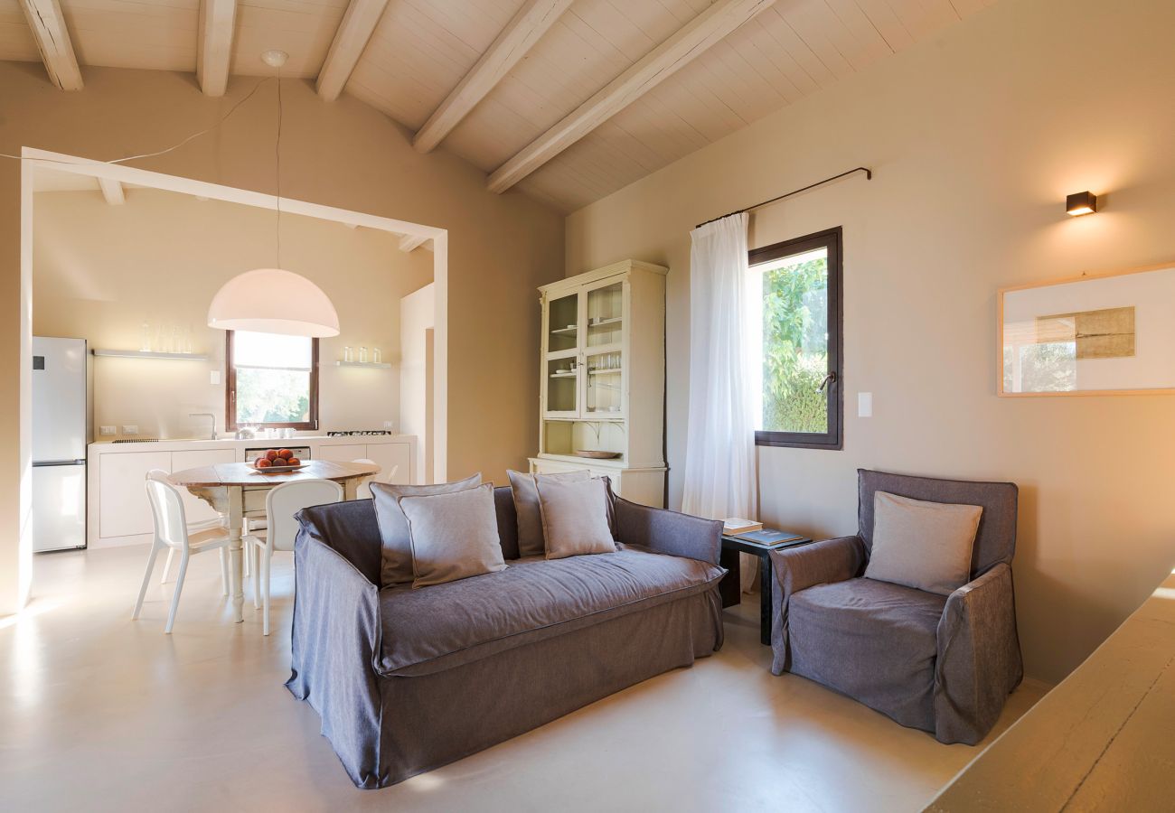 Villa a Scicli - Villa con terrazza e giardino privato. Piscina in comune. Scicli, Sicilia - Gelsi