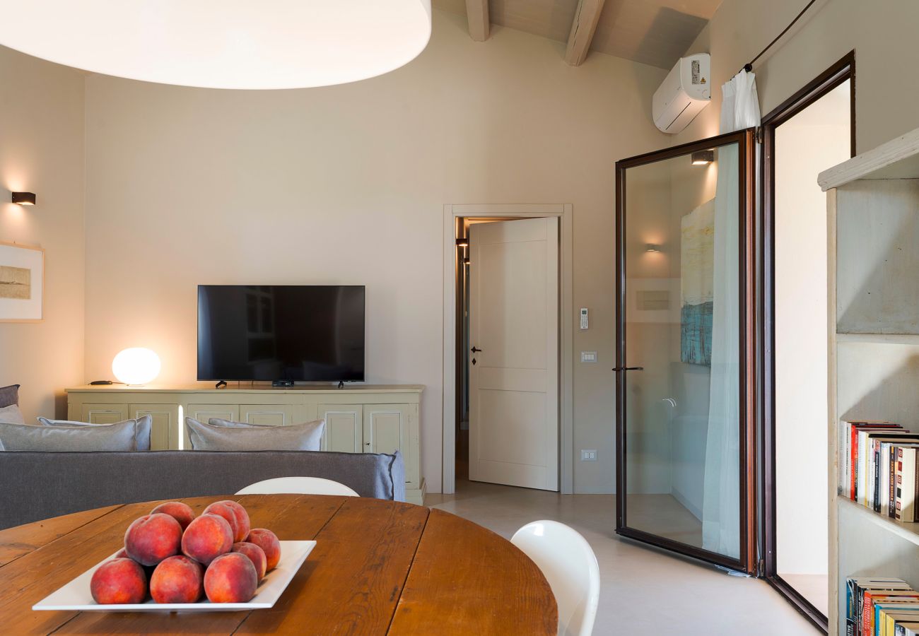 Villa a Scicli - Villa con terrazza e giardino privato. Piscina in comune. Scicli, Sicilia - Gelsi