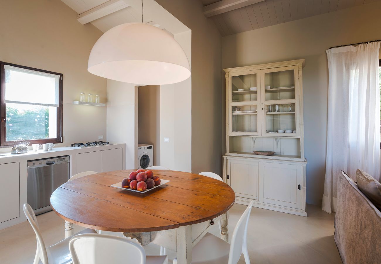 Villa a Scicli - Villa con terrazza e giardino privato. Piscina in comune. Scicli, Sicilia - Gelsi