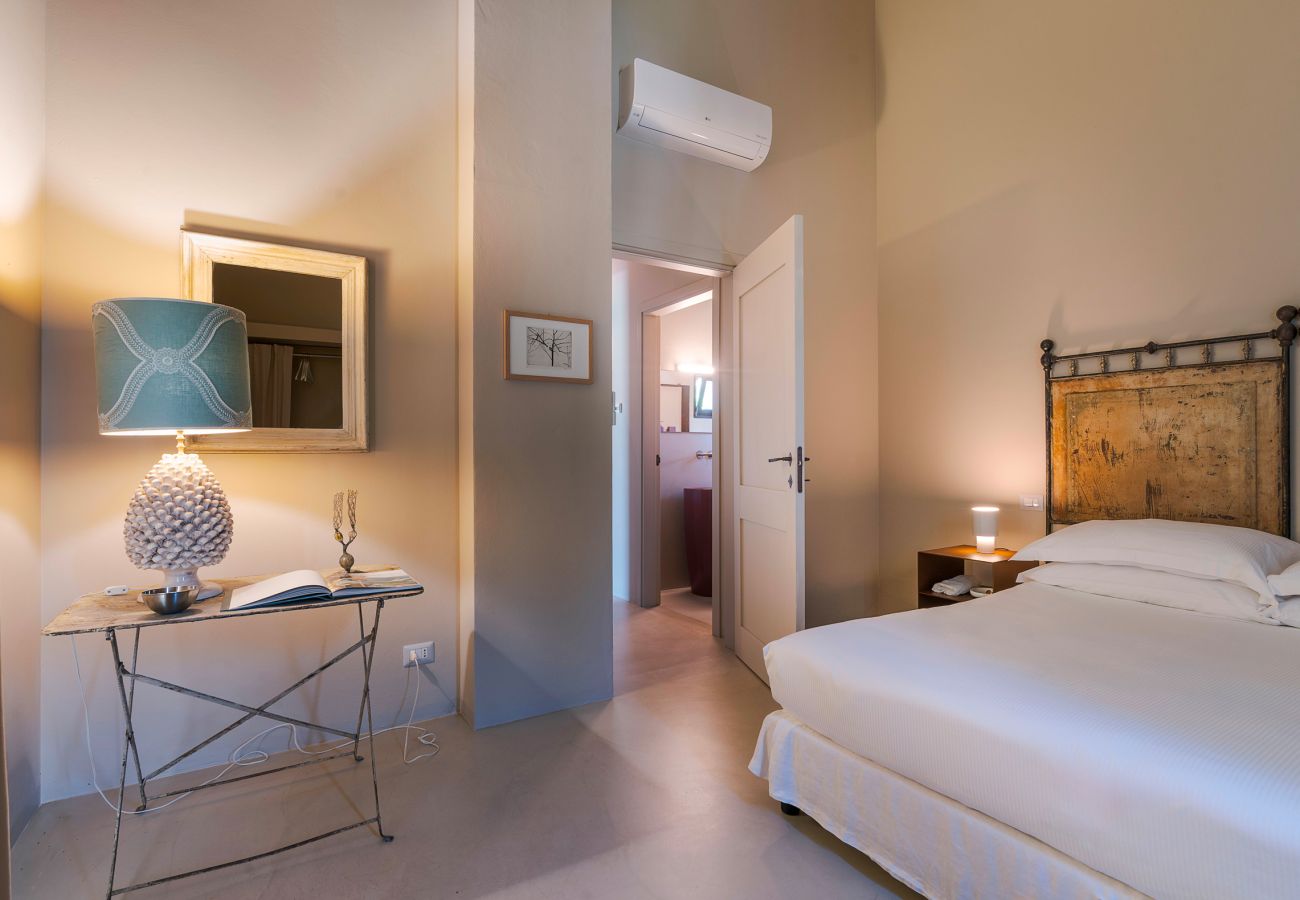 Villa a Scicli - Villa con terrazza e giardino privato. Piscina in comune. Scicli, Sicilia - Gelsi