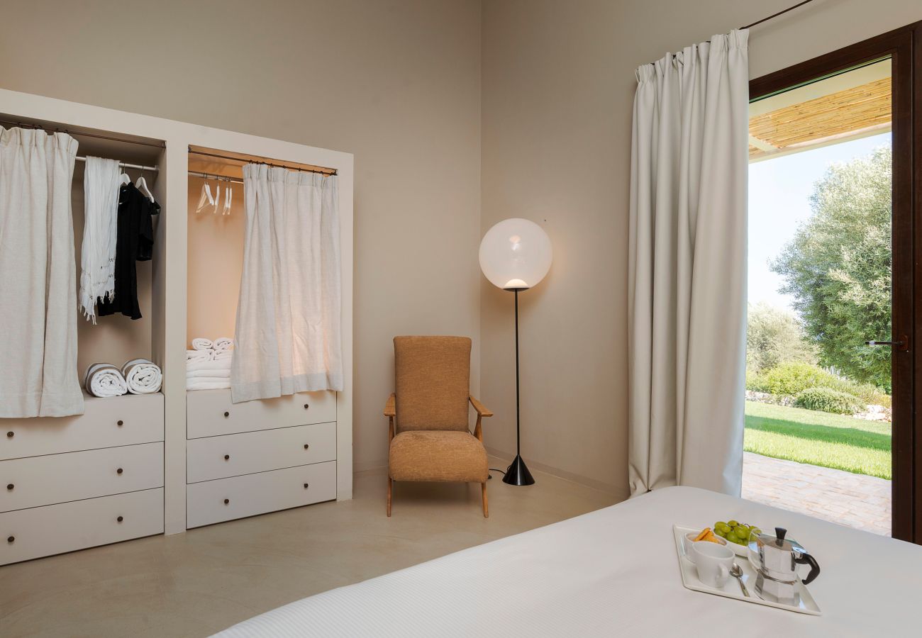 Villa a Scicli - Villa con terrazza e giardino privato. Piscina in comune. Scicli, Sicilia - Gelsi