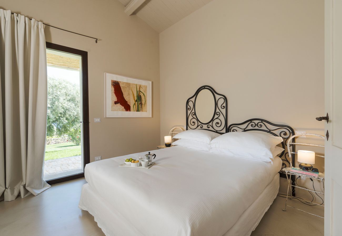 Villa a Scicli - Villa con terrazza e giardino privato. Piscina in comune. Scicli, Sicilia - Gelsi