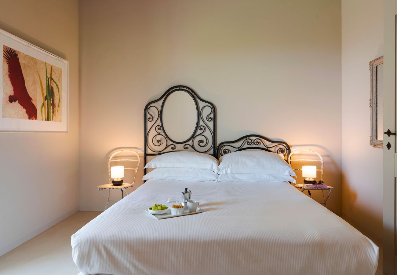 Villa a Scicli - Villa con terrazza e giardino privato. Piscina in comune. Scicli, Sicilia - Gelsi