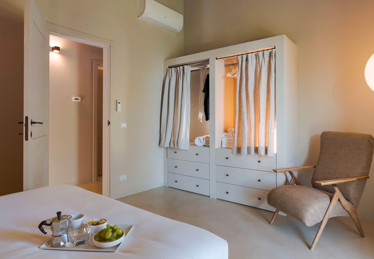 Villa a Scicli - Villa con terrazza e giardino privato. Piscina in comune. Scicli, Sicilia - Gelsi