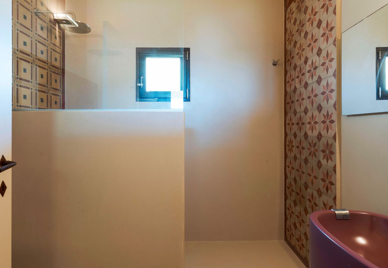 Villa a Scicli - Villa con terrazza e giardino privato. Piscina in comune. Scicli, Sicilia - Gelsi