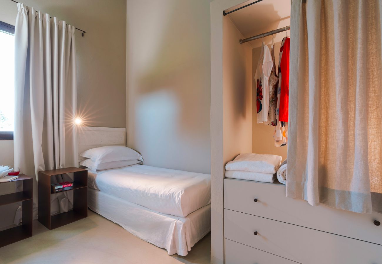 Villa a Scicli - Villa con terrazza e giardino privato. Piscina in comune. Scicli, Sicilia - Gelsi