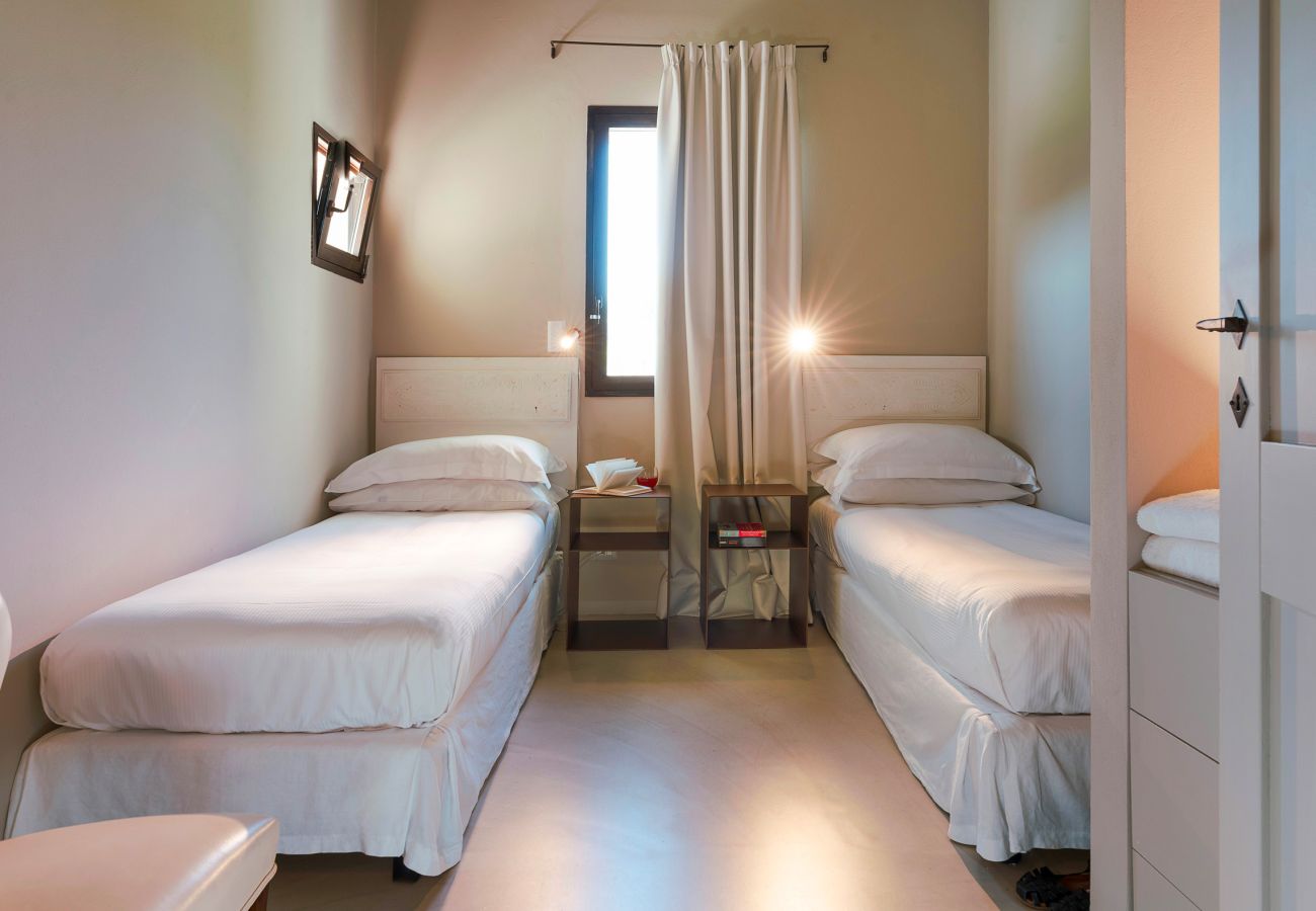 Villa a Scicli - Villa con terrazza e giardino privato. Piscina in comune. Scicli, Sicilia - Gelsi