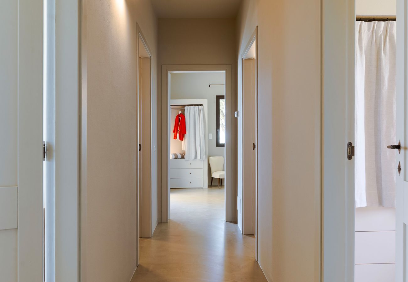 Villa a Scicli - Villa con terrazza e giardino privato. Piscina in comune. Scicli, Sicilia - Ulivi