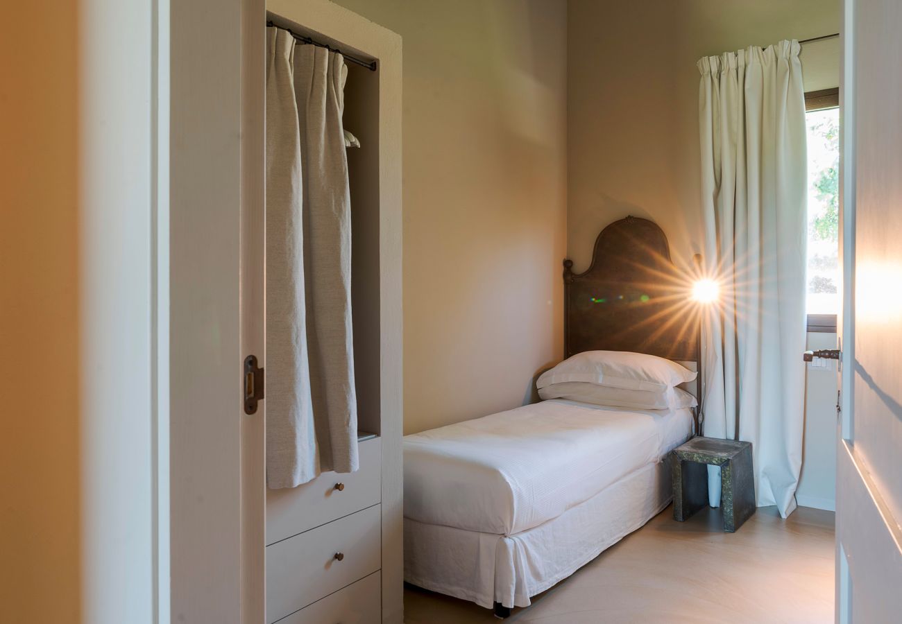 Villa a Scicli - Villa con terrazza e giardino privato. Piscina in comune. Scicli, Sicilia - Ulivi