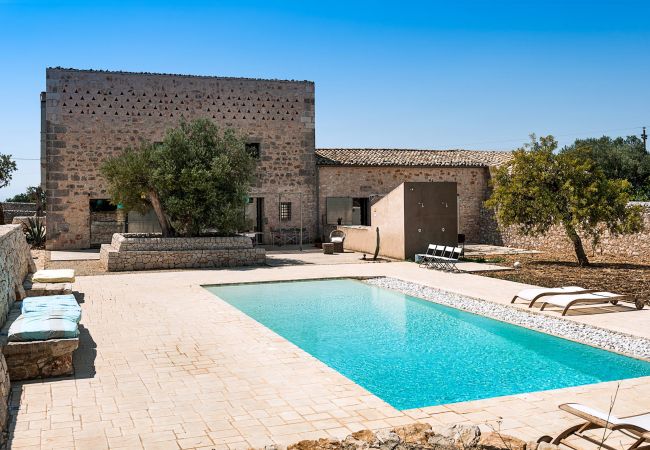Villa a Santa Croce Camerina - Villa d’autore con piscina a Ragusa, Sicily - 11 pax Villa a Santa Croce Camerina - Villa d’autore con piscina a Ragusa, Sicily - 11 pax