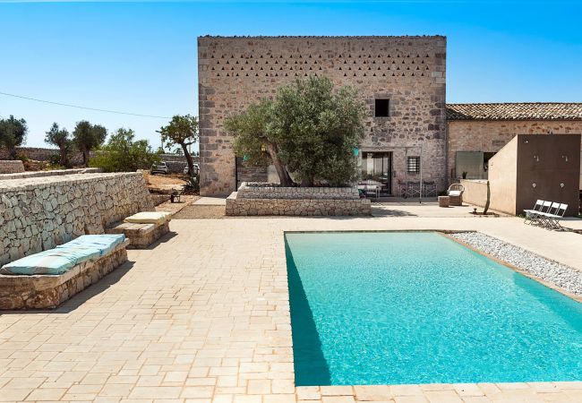 Villa a Santa Croce Camerina - Villa d’autore con piscina a Ragusa, Sicily - 11 pax Villa a Santa Croce Camerina - Villa d’autore con piscina a Ragusa, Sicily - 11 pax