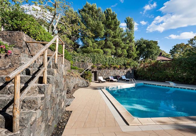 Villa a Ragalna - Villa di campagna con piscina sull'Etna, Sicily