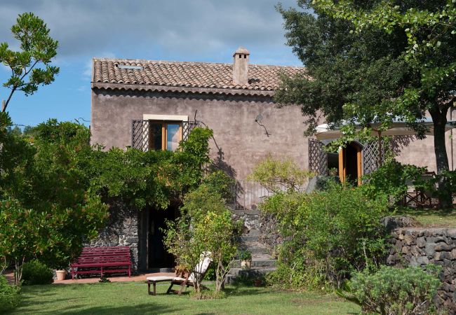 Casa a Trecastagni - Antico casale di campagna sull'Etna con 3 camere da letto, Sicily