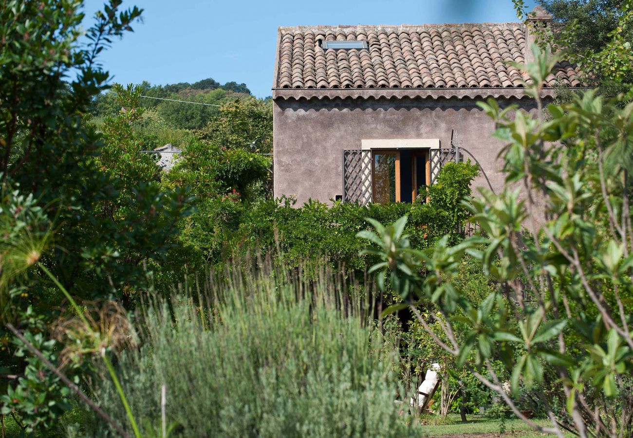 Casa a Trecastagni - Antico casale di campagna sull'Etna con 3 camere da letto, Sicily