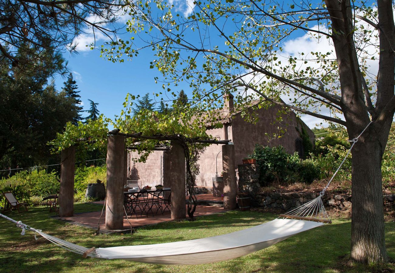 Casa a Trecastagni - Antico casale di campagna sull'Etna con 3 camere da letto, Sicily