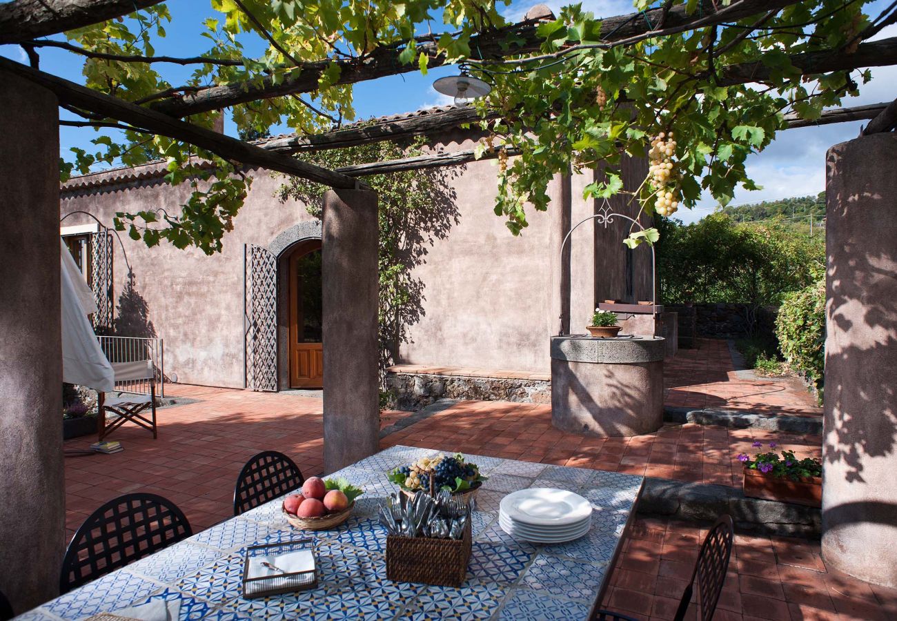 Casa a Trecastagni - Antico casale di campagna sull'Etna con 3 camere da letto, Sicily