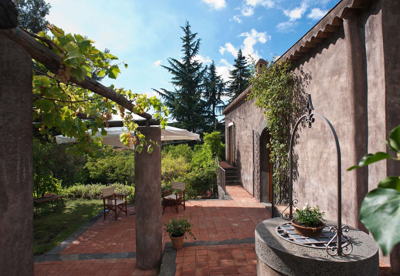 Casa a Trecastagni - Antico casale di campagna sull'Etna con 3 camere da letto, Sicily