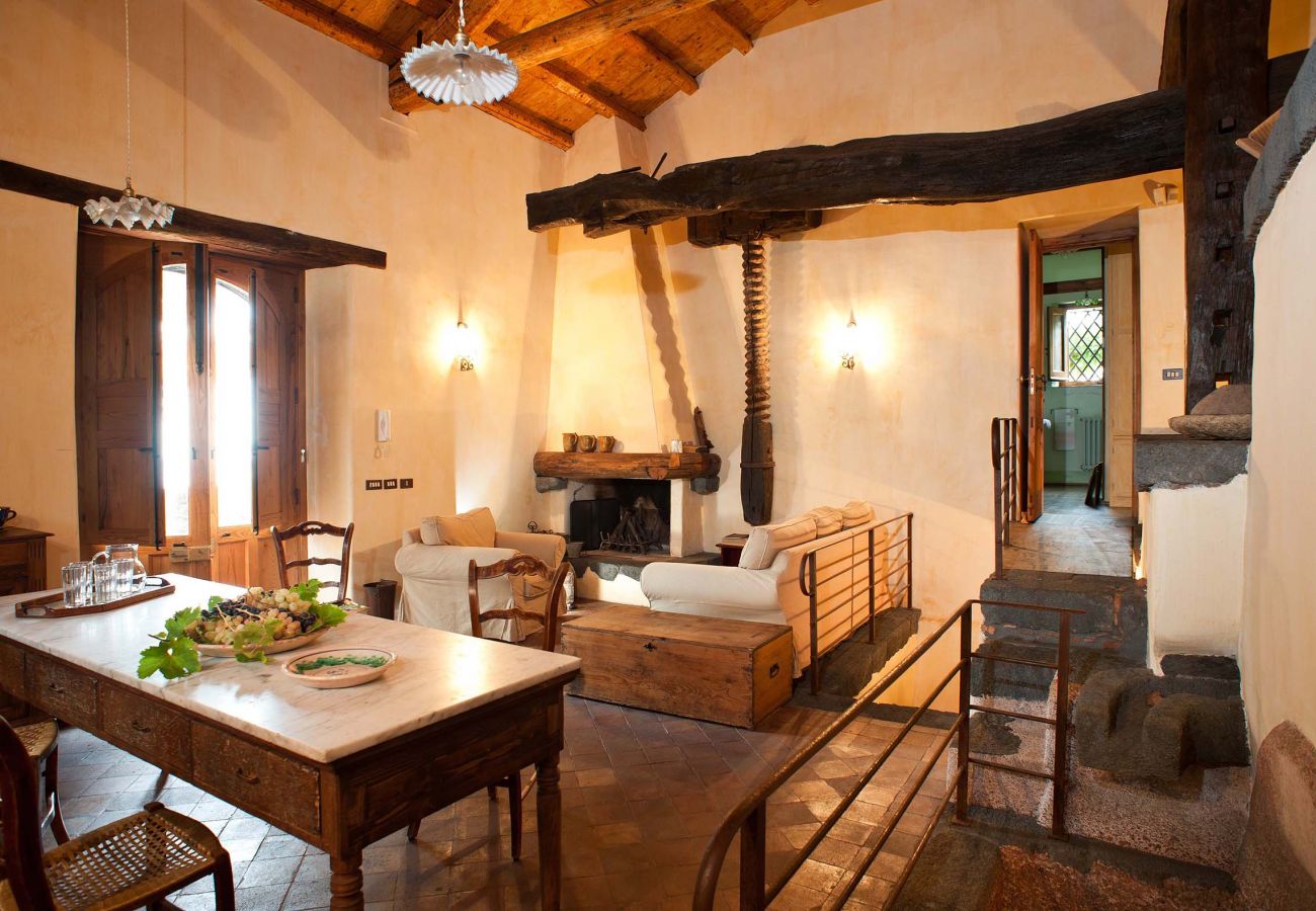 Casa a Trecastagni - Antico casale di campagna sull'Etna con 3 camere da letto, Sicily