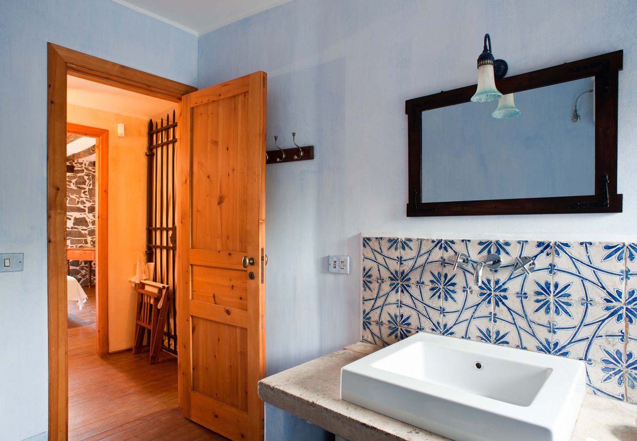 Casa a Trecastagni - Antico casale di campagna sull'Etna con 3 camere da letto, Sicily