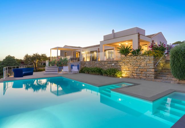 Villa a Buseto Palizzolo - Splendida villa di campagna con piscina Villa a Buseto Palizzolo - Splendida villa di campagna con piscina