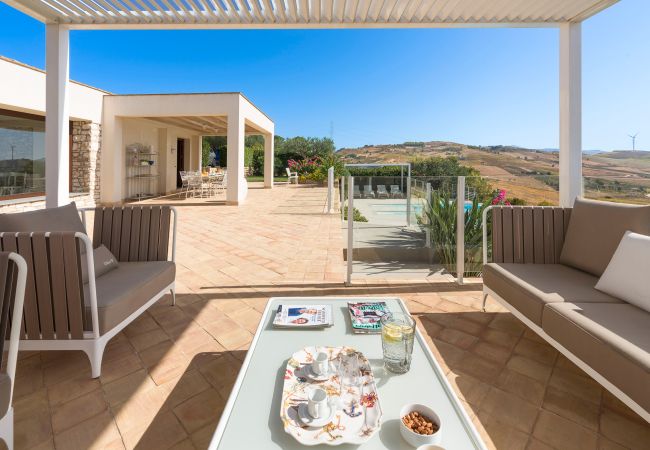 Villa a Buseto Palizzolo - Splendida villa di campagna con piscina Villa a Buseto Palizzolo - Splendida villa di campagna con piscina