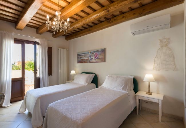 Villa a Buseto Palizzolo - Splendida villa di campagna con piscina Villa a Buseto Palizzolo - Splendida villa di campagna con piscina