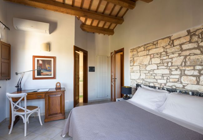 Villa a Buseto Palizzolo - Splendida villa di campagna con piscina Villa a Buseto Palizzolo - Splendida villa di campagna con piscina