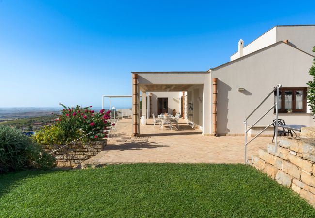 Villa a Buseto Palizzolo - Splendida villa di campagna con piscina Villa a Buseto Palizzolo - Splendida villa di campagna con piscina