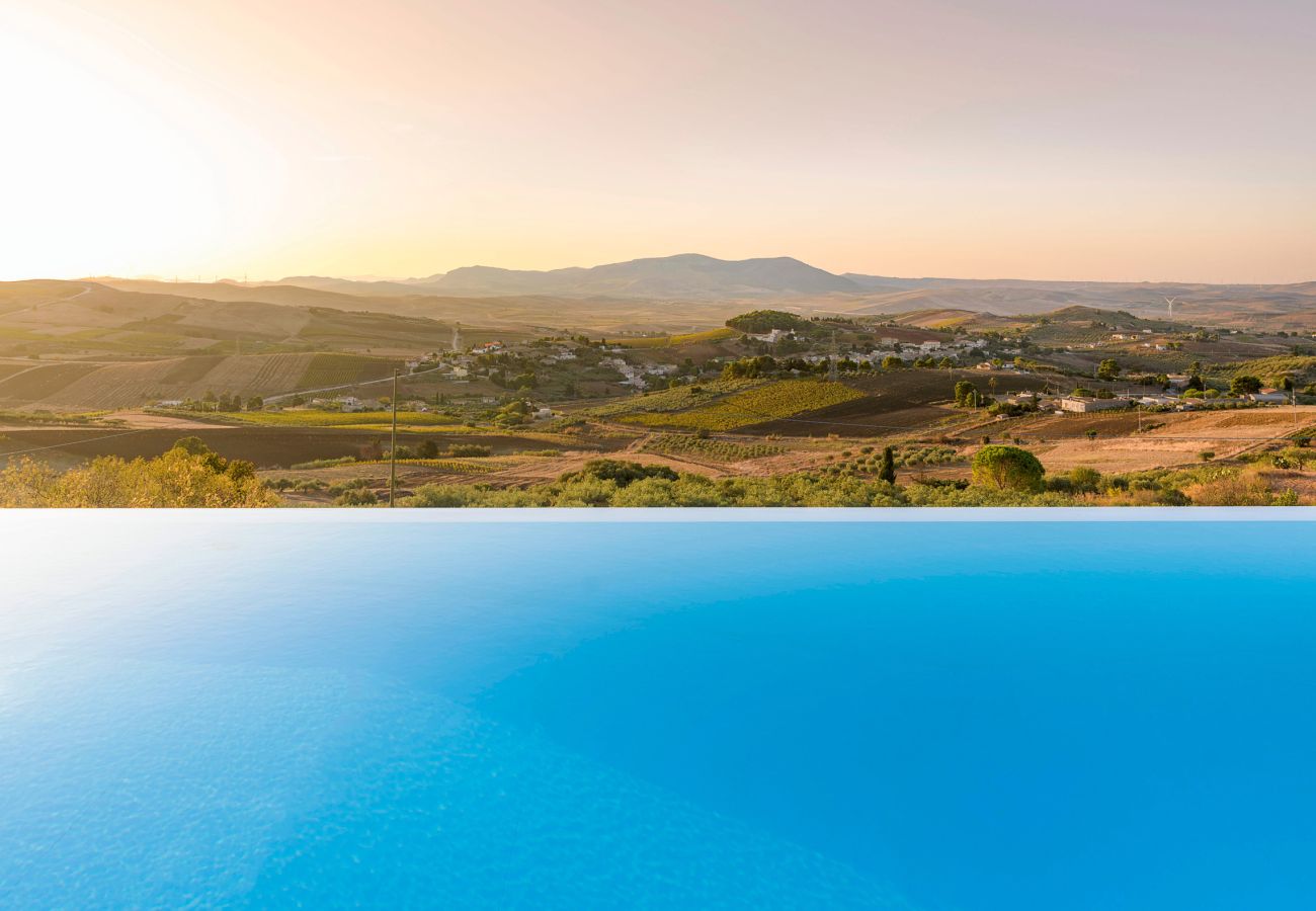 Villa a Buseto Palizzolo - Splendida villa di campagna con piscina