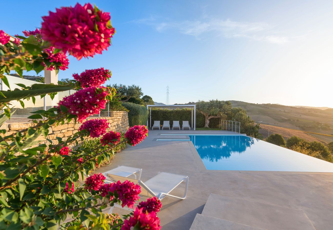 Villa a Buseto Palizzolo - Splendida villa di campagna con piscina