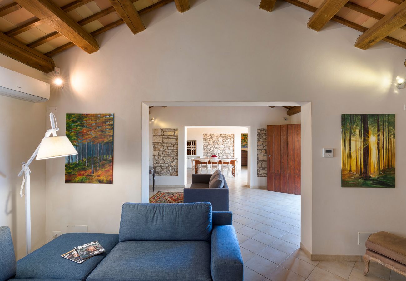 Villa a Buseto Palizzolo - Splendida villa di campagna con piscina