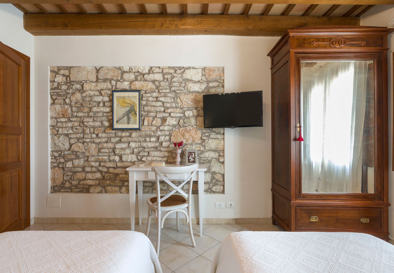 Villa a Buseto Palizzolo - Splendida villa di campagna con piscina