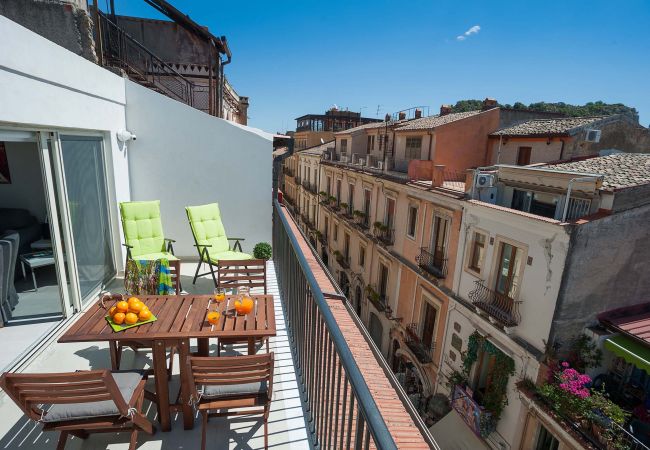 Appartamento a Taormina - Appartamento con terrazza sul Corso Umberto di Taormina, SIcilia Appartamento a Taormina - Appartamento con terrazza sul Corso Umberto di Taormina, SIcilia