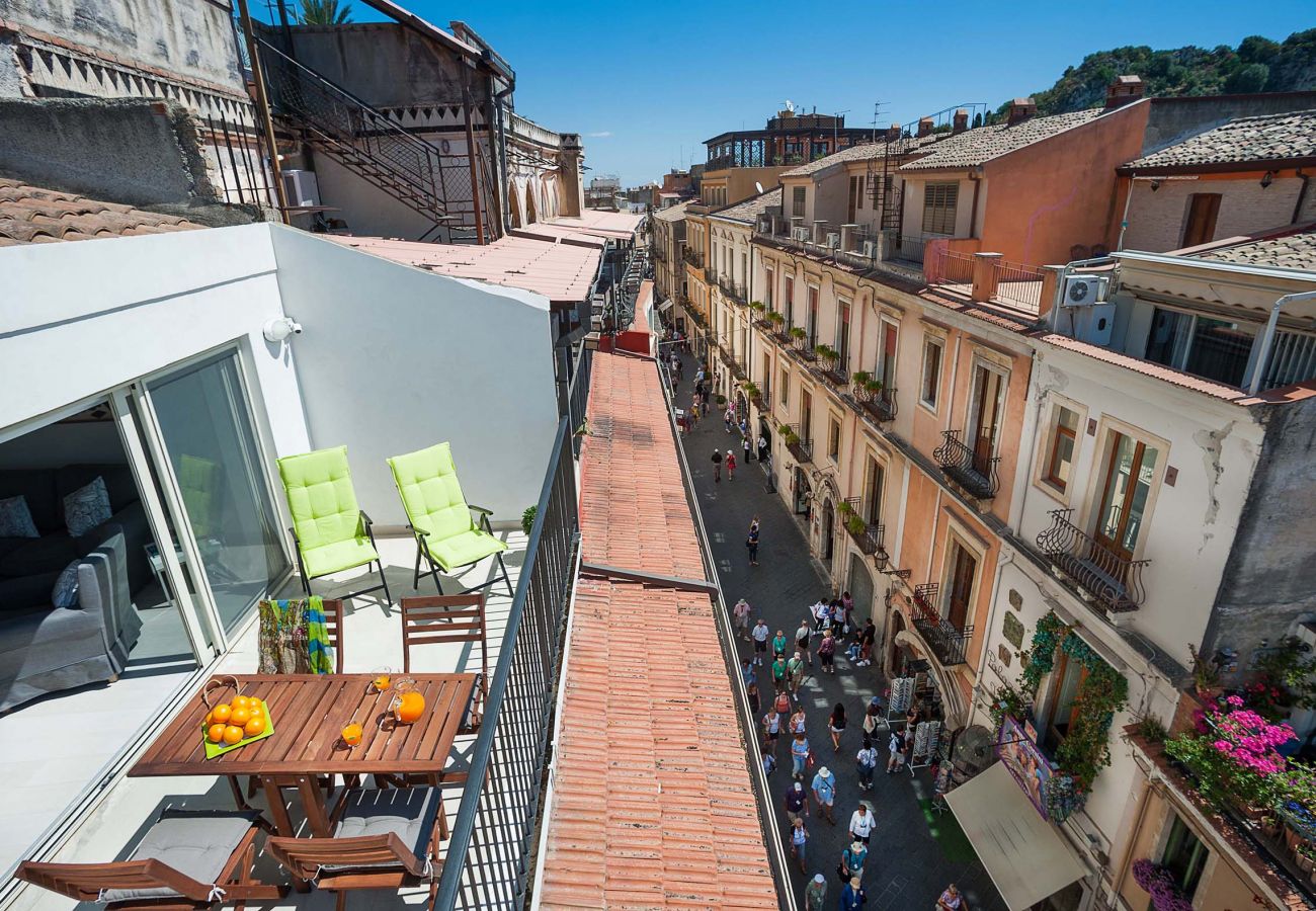 Appartamento a Taormina - Appartamento con terrazza sul Corso Umberto di Taormina, SIcilia