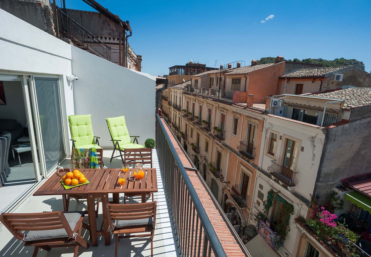 Appartamento a Taormina - Appartamento con terrazza sul Corso Umberto di Taormina, SIcilia