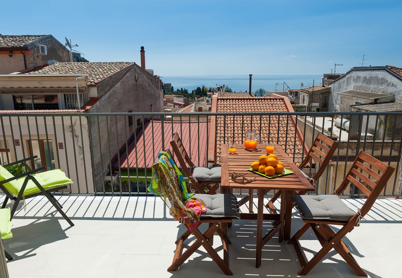 Appartamento a Taormina - Appartamento con terrazza sul Corso Umberto di Taormina, SIcilia