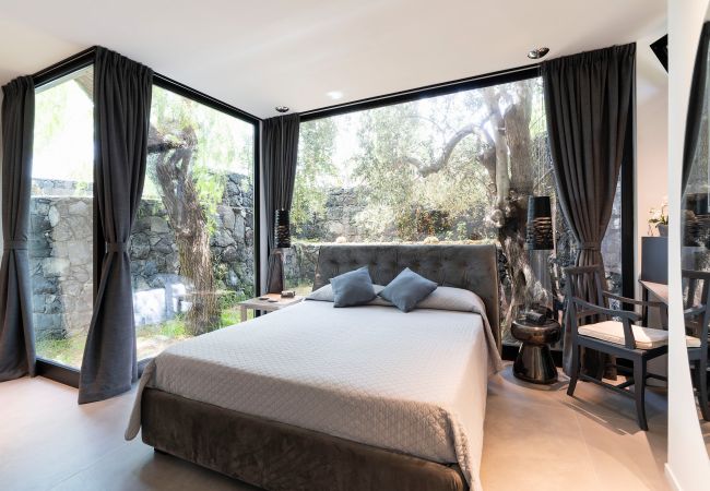 Appartamento a Stazzo - Casa con terrazza e accesso diretto al mare. Piscina in comune.  Appartamento a Stazzo - Casa con terrazza e accesso diretto al mare. Piscina in comune.